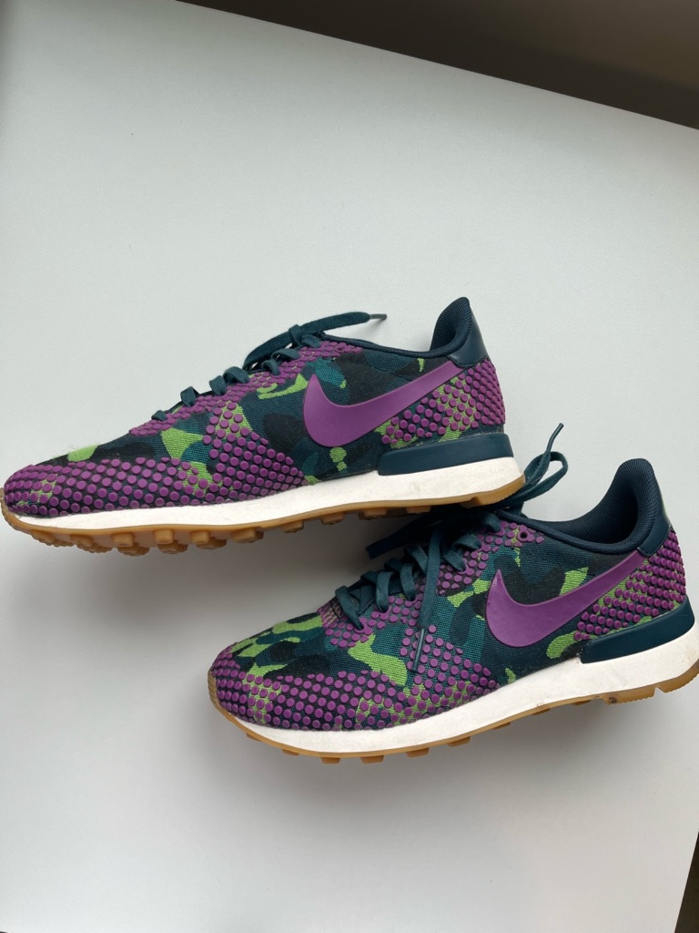 Nike Internationalist Women’s 7.5 Radiant Emerald Violet Camo Sneakers Purple Sw